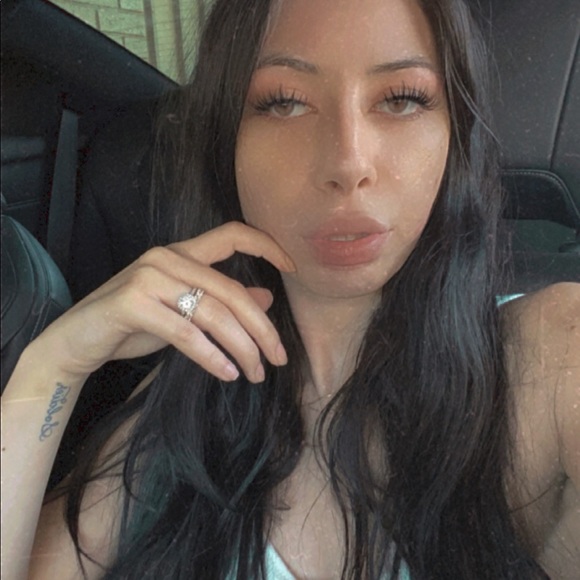 Meet your Posher, Christina - Picture 1 of 1